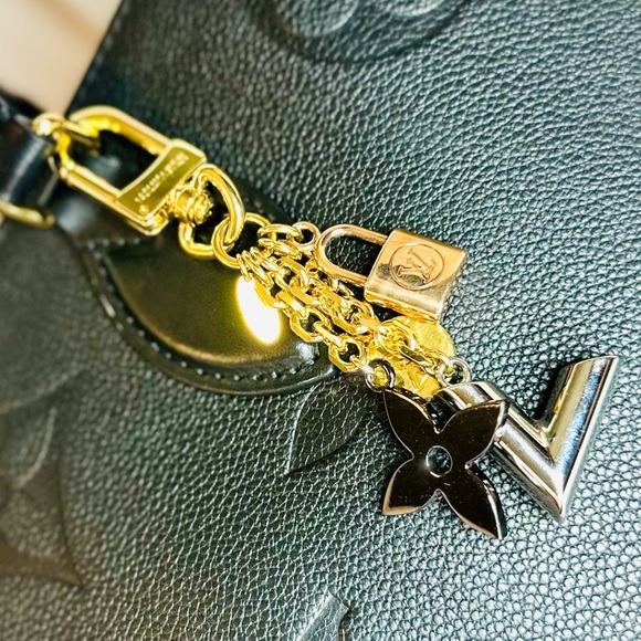 EUC Louis Vuitton Multi Colored Metal Kaleido V Key Chain Bag Charm - Picture 11 of 16